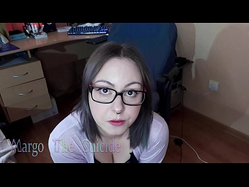 ❤️ Секси девојка со наочари длабоко го цица дилдото на камерата ❤❌ Прекрасно порно кај нас ❤