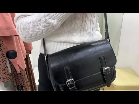 ❤️ Јавна мастурбација на младата кучка FeralBerry со дилдо во фитинг просторијата ❤❌ Прекрасно порно кај нас ❤